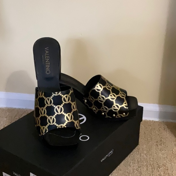 DELETES 4 GOOD AT MIDNIGHT  Valentino KiKi Black Clogs 8 Authentic - Picture 2 of 7